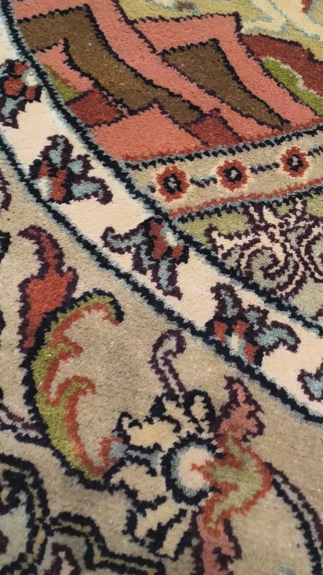award-winning-taj-mahal-kashmir-silk-hand-knotted-carpet